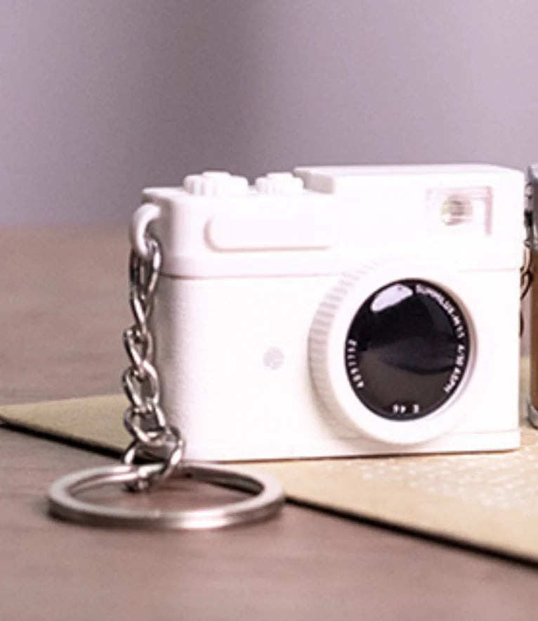 Mini SLR Camera Keychain with LED Flashlight – Colorful Metal Key Ring for Car Keys, Bags & Gifts