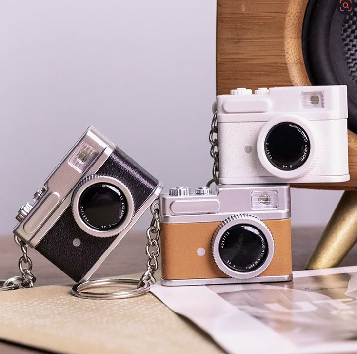 Mini SLR Camera Keychain with LED Flashlight – Colorful Metal Key Ring for Car Keys, Bags & Gifts