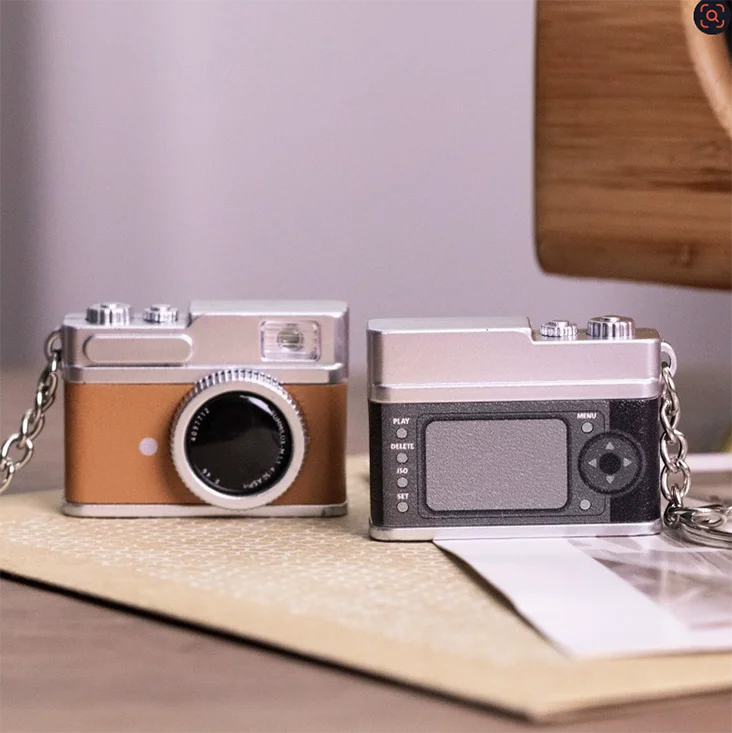 Mini SLR Camera Keychain with LED Flashlight – Colorful Metal Key Ring for Car Keys, Bags & Gifts
